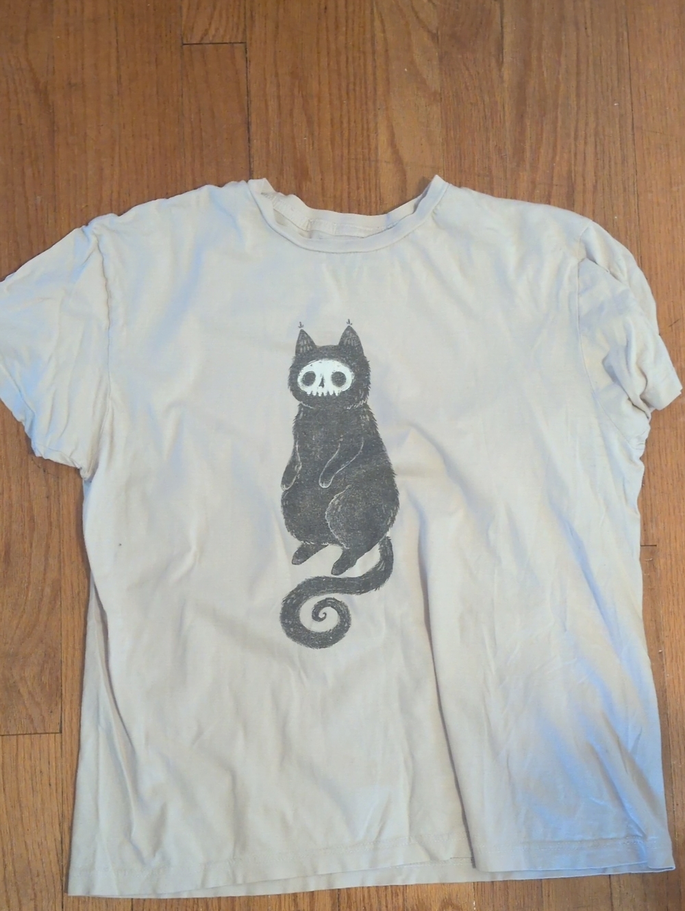 Hot Topic Gray Cat Graphic T-Shirt for Cat Lovers